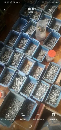 Vendo parafusos e porcas e arruelas
