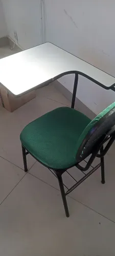 Carteira escolar (assento e mesa conjugada)