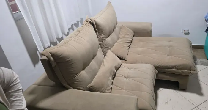 Sofá retrátil 2 lugares seminovos novo. Aceito cartso