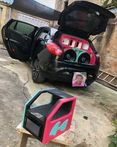 Som automotivo 2x4