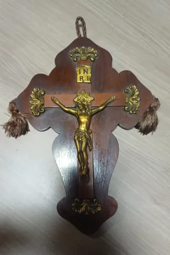 Crucifixo em madeira e metal - De parede