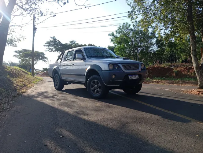 Mitsubishi L200 Outdoor HPE 2.5 4X4 CD T.dies. Mec. 2012