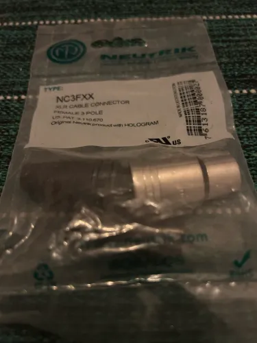 2 Plug Neutrik XLR Fêmea NC3FXX (PAR)