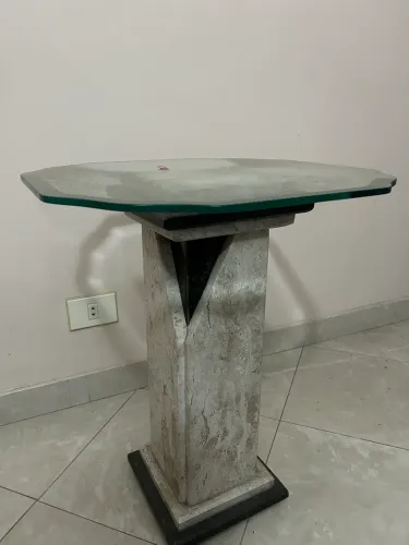 Mesa de canto em mármore Carrara