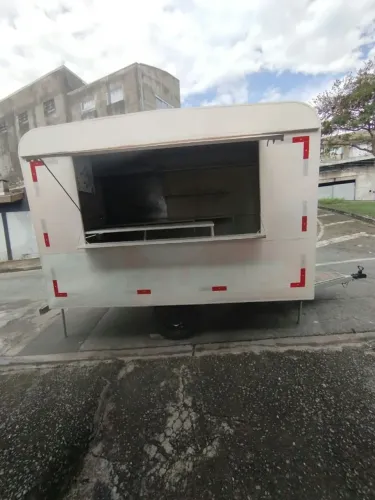Trailer documentado 3 × 2 metros,pronto pra trabalho em eventos e afins..