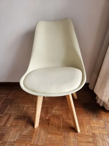 Vendo cadeira bege em excelente estado