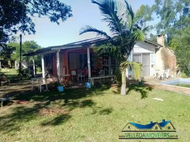 Velleda oferece espetacular sítio em Águas Claras, 3,9 hectares com casa e piscina