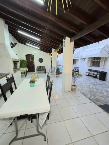 Casa à venda em Taubaté, Vila Santa Isabel, com 4 quartos, 210m²