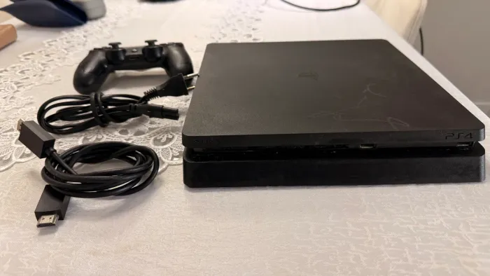 PS4 Slim -Defeito: Liga mas não dá vídeo 