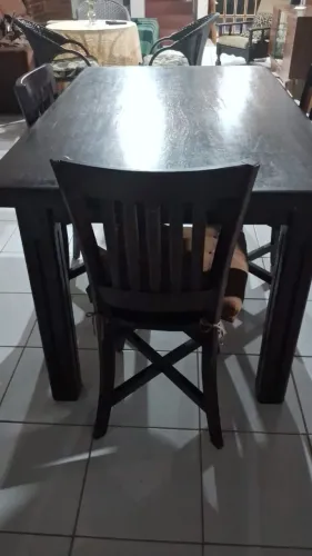 Mesa quatro cadeiras madeira maciça