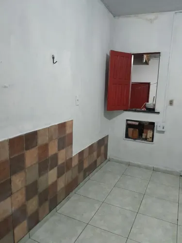 Aluga-se quarto 350 reais