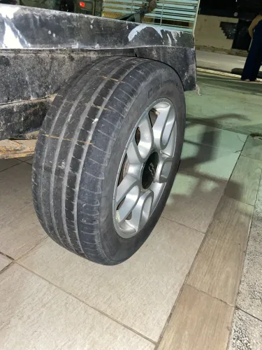 Vendo jogo de roda aro 15 com pneus tudo filé