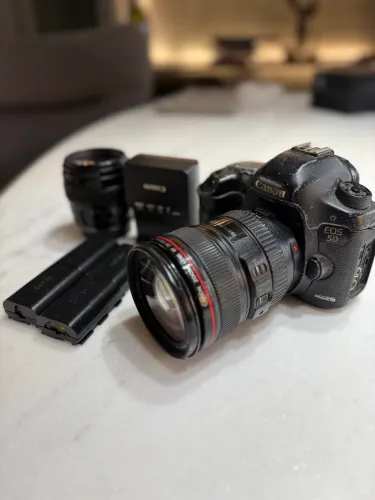 Câmera Cânon 5D Mark III Com 2 Lentes e 4 baterias e carregador 