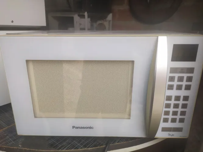 Micro-ondas Panasonic 22L