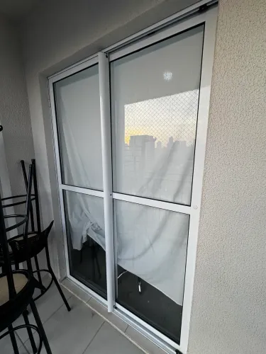 Porta de Alumínio de Correr 215x140cm 2 Folhas com Vidro Fermax