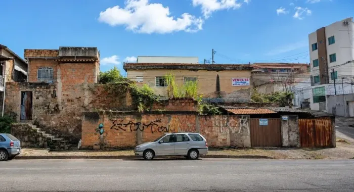 GRANDE OPORTUNIDADE DE INVESTIMENTO! LOTE DE ESQUINA À VENDA - BAIRRO LETÍCIA/BH