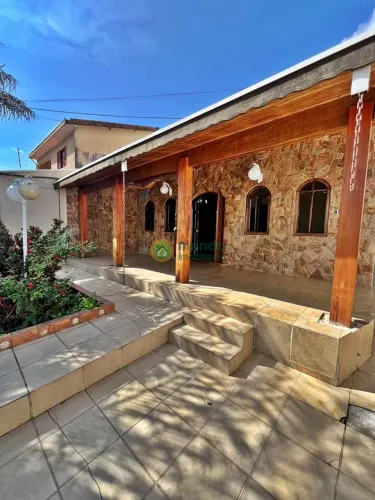 Casa com 3 quartos para Alugar em Taubaté, Jardim América
