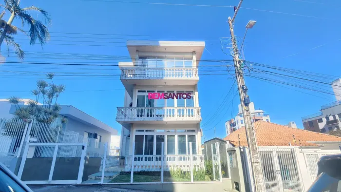 AMPLO APARTAMENTO DE 3 QUARTOS (1 SUÍTE), NO BAIRRO COQUEIROS - FLORIANOPOLIS/SC