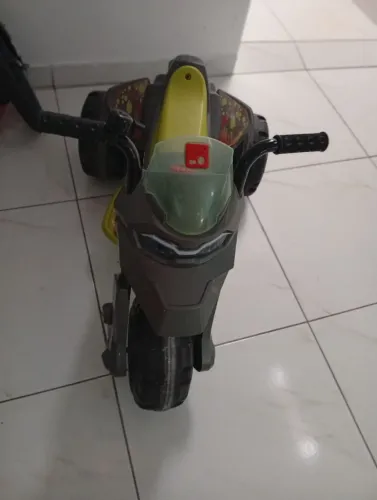 Moto elétrica infantil