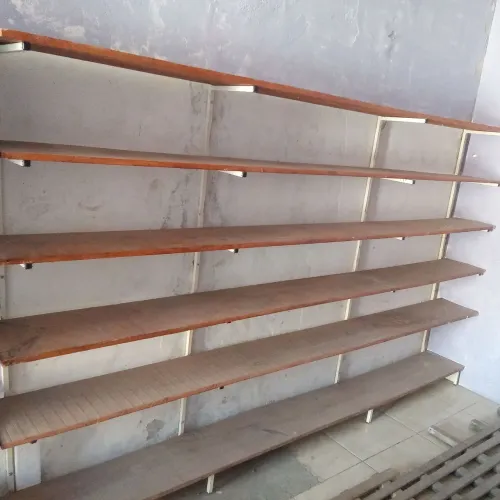 Prateleira para mercado em madeira e Metalon 3mt compro 29 cm largura e 1.80 altura 300,00