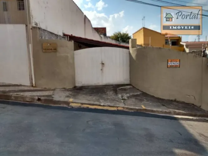 Terreno com 195 m² odo murado e fechado com portão de madeira e cobertura de proteção - Vi