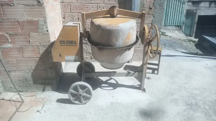 Betoneira CSM 250 litros 