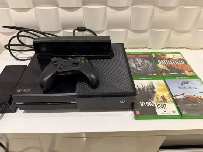 Xbox One 500 Gb + 4 Jogos + 2 Controles