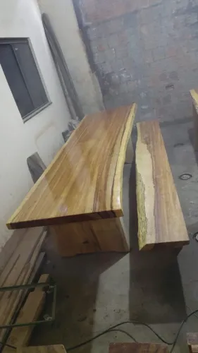 Vende-se mesa com banco a pronta entrega