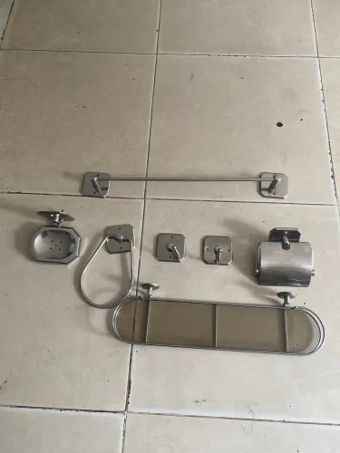 Vendo 2 kits banheiro inox