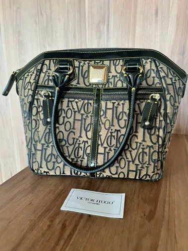 Bolsa Victor Hugo usada em perfeitíssimo estado de conservação  R$ 500,00