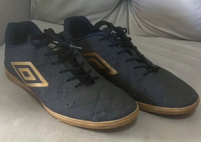 Chuteira Umbro 43