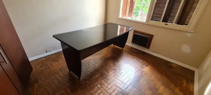 Mesa de mogno com tampo de vidro NEGOCIAVEL