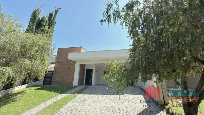 Casa térrea para aluguel, 3 suíte e 4 vagas. Condomínio Recanto dos Paturis - Vinhedo/SP