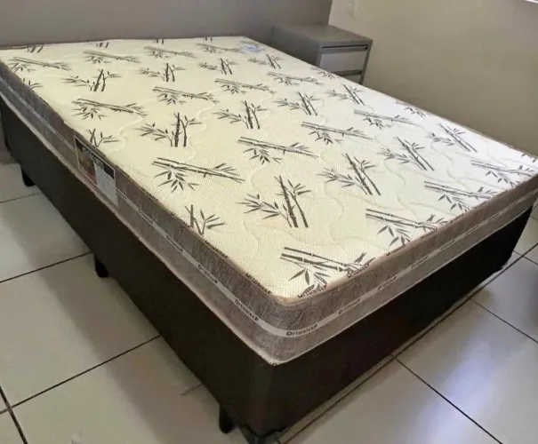 Cama casal com colchão molas ensacadas