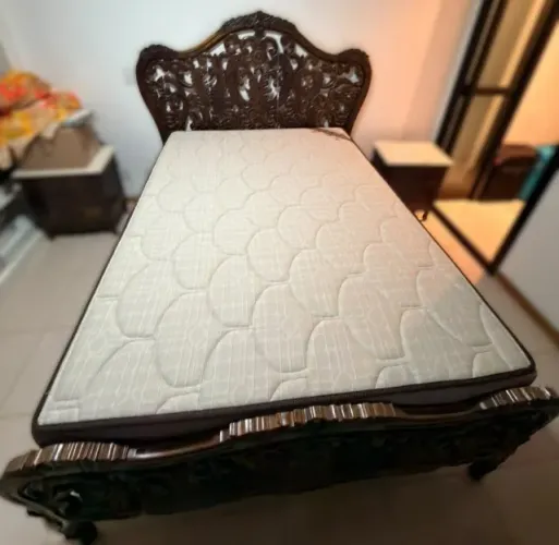 Cama antiga de jacarandá maciço (década de 1940) + colchão Ortobom