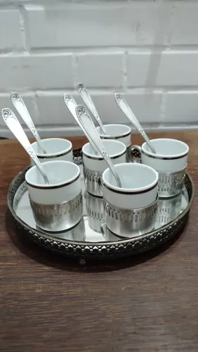 Conjunto de café, porcelanas Renner, base e colheres de prata