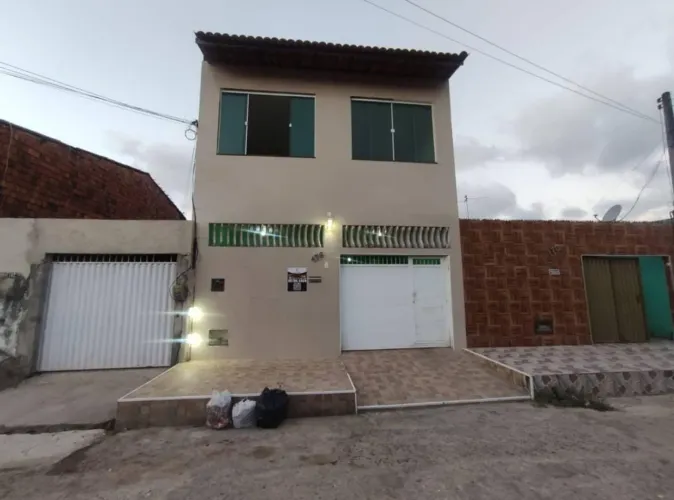 Casa de 3 Q para Venda no bairro VILA DAS FLORES