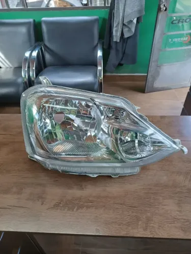 Farol direito Etios 2013 2014 2015 2016 original