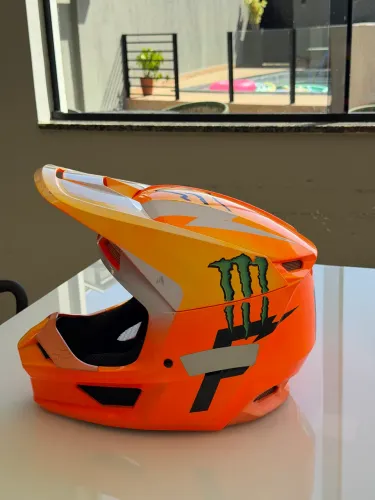 Capacete v1 fox