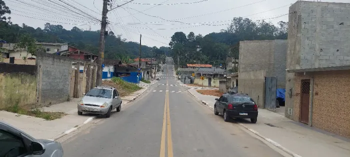 Terreno limpo com 350 metros quadrados e 15 metros de frente.