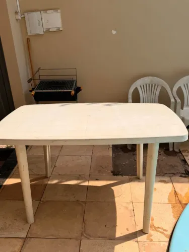 Mesa plástica branca 130 x 80