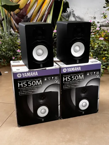 Par de Monitores Yamaha HS 50M