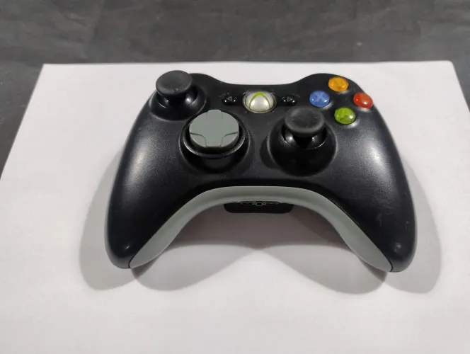 Controle Xbox 360. Primeira versão.
