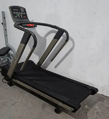 Esteira Elétrica LX 160 G3 Movement (Seminovo)