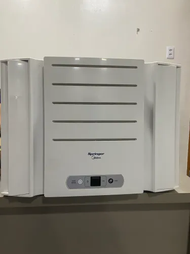 Vendo ar condicionado de Janela springer ,75bts 09 meses de loja 5 meses de uso