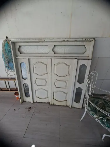 Vendo uma porta e um janelão usado em ótimo estado 