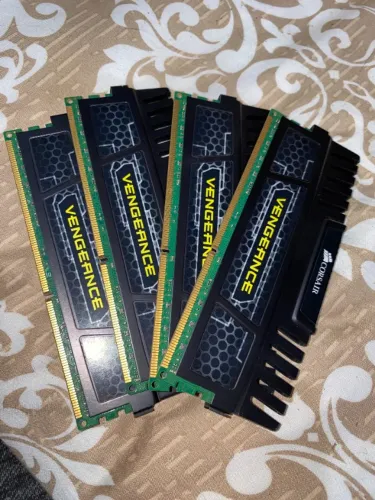 Memória RAM Corsair Vengeance 4x 4GB DDR3 1600MHz