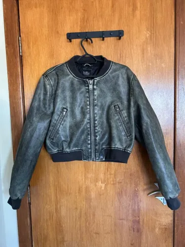 Jaqueta Bomber Billie Couro Sintético Estonado