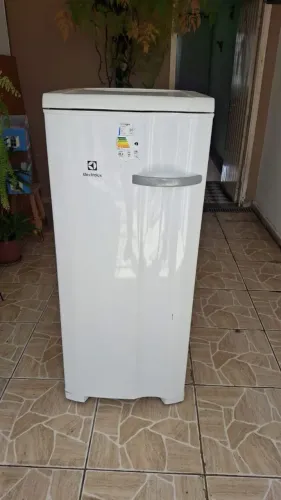 Freezer electrolux 180 litros