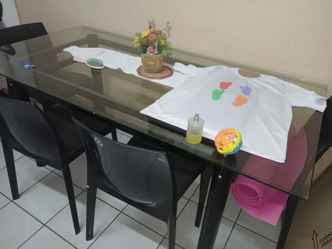 Mesa de vidro com 4 cadeira 